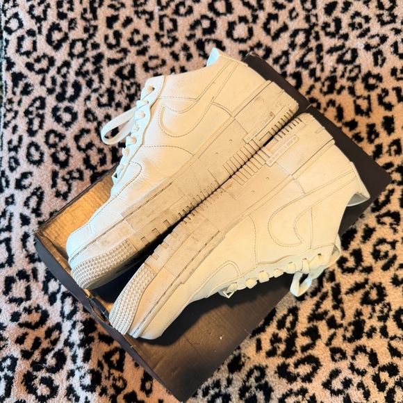 Women’s Air Force 1 Pixel - Picture 3 of 5